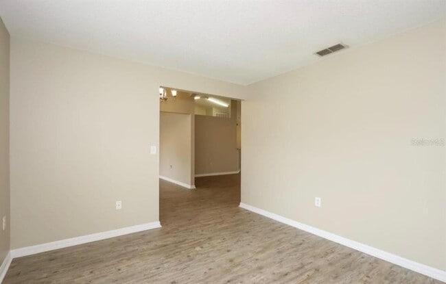 Building Photo - 29251 Crossland Dr