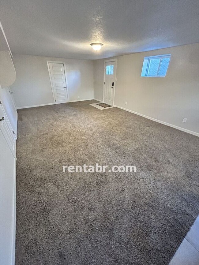 Building Photo - Modern Garden Level available NOW!!!