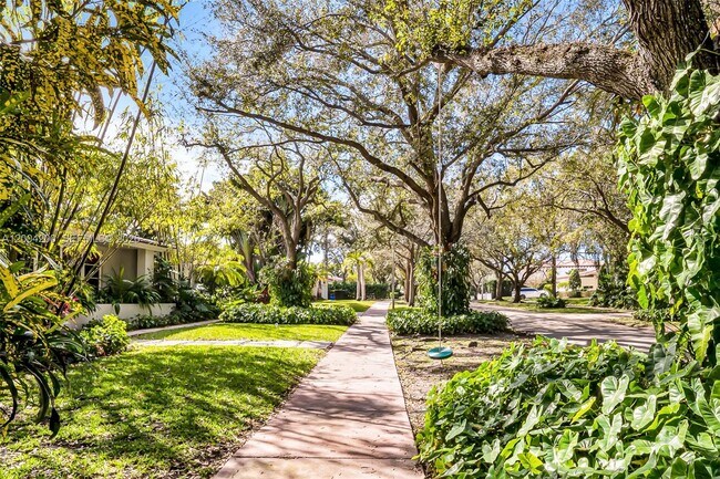 Building Photo - 1010 Placetas Ave