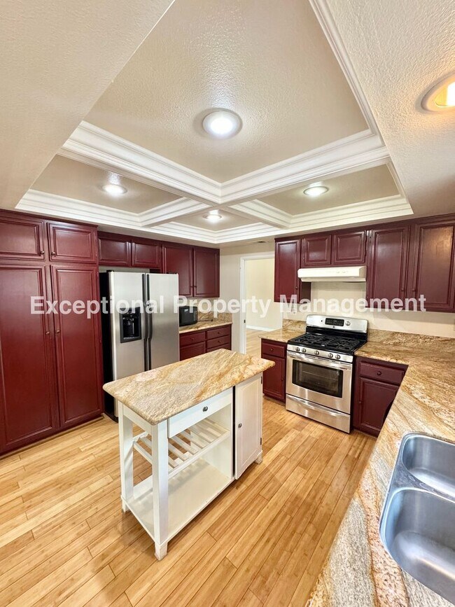 Building Photo - Move in ready 4 bed 3 bath home with 1 bed...