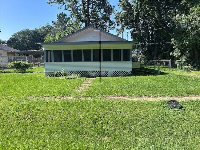 Building Photo - 616 E Boothe St