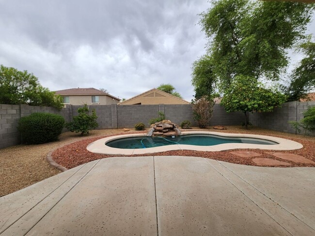 Building Photo - Promotion!  4 Bed 2.5 Bath Home with Split...