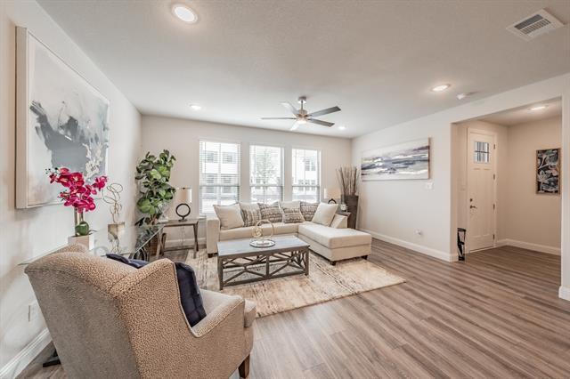 Building Photo - 9713 Thorncrown Ln