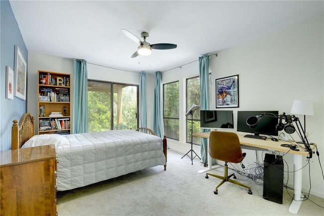 Building Photo - 2303 Doral Dr