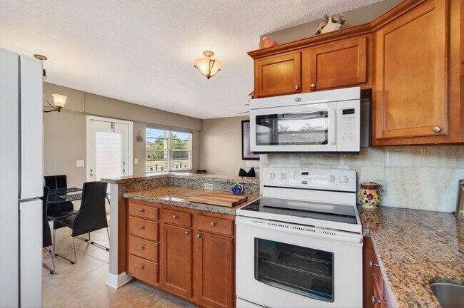 Building Photo - 33 Fanshaw A