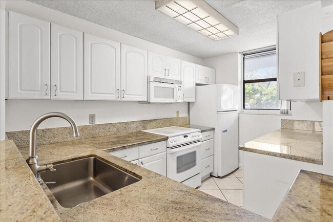 Building Photo - 3545 S Ocean Blvd