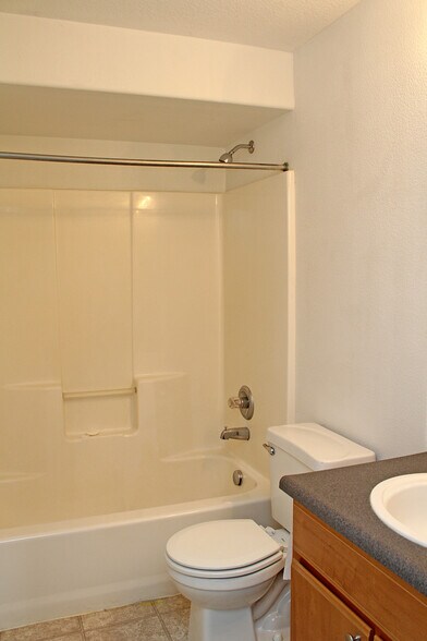 Building Photo - 683 NE 162nd Ave