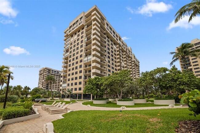 Primary Photo - 5000 N Ocean Blvd
