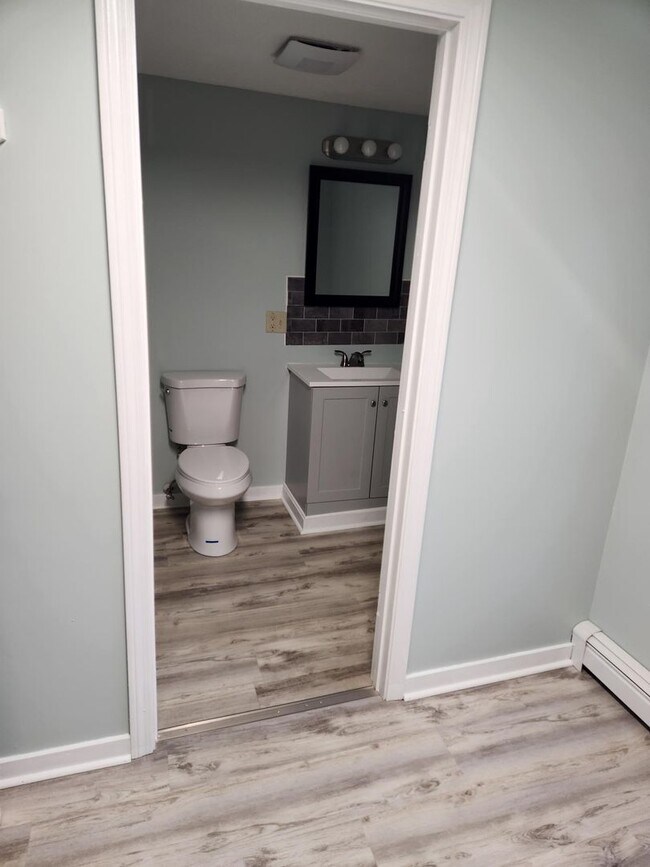 Building Photo - 7 Western Ave