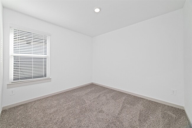 Building Photo - 7010 Fleetwood Crescent Wy