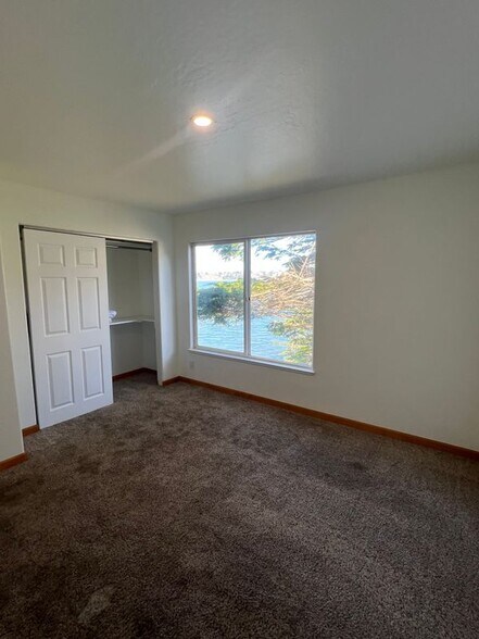 Building Photo - 975 CA-1