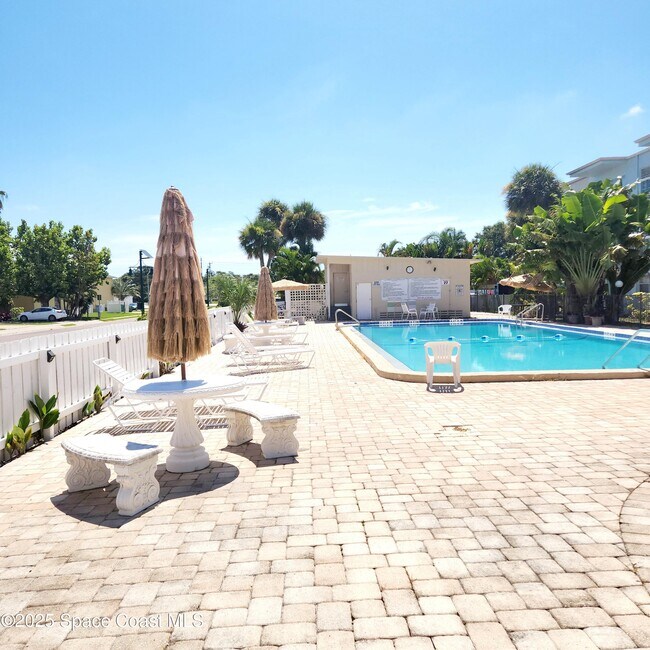 Building Photo - 223 Columbia Dr