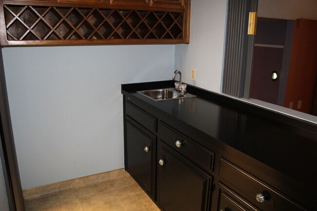 Building Photo - Unique Bakersfield Home for Rent Bakersfiled Country Club