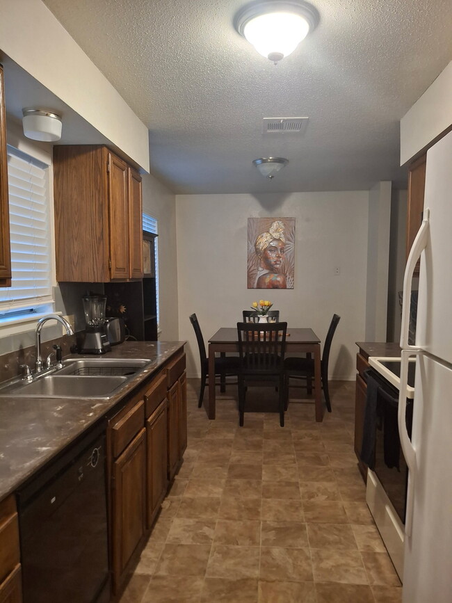 Building Photo - 1409 Paseo del Oro