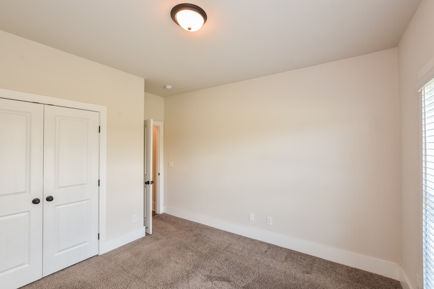 Building Photo - 182 Cherry Laurel Dr