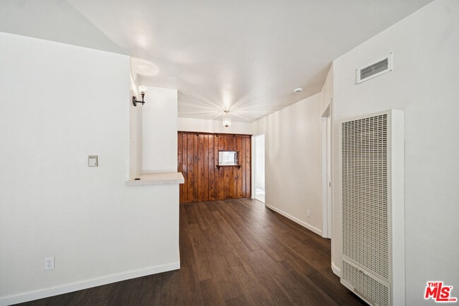 Building Photo - 5319 Vantage Ave