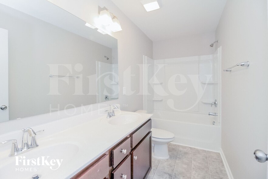 Building Photo - 1307 Red Deer Dr