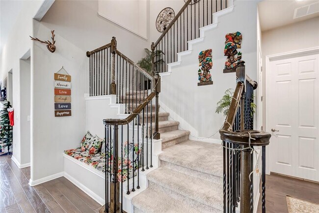 Building Photo - 722 Kingston Pl