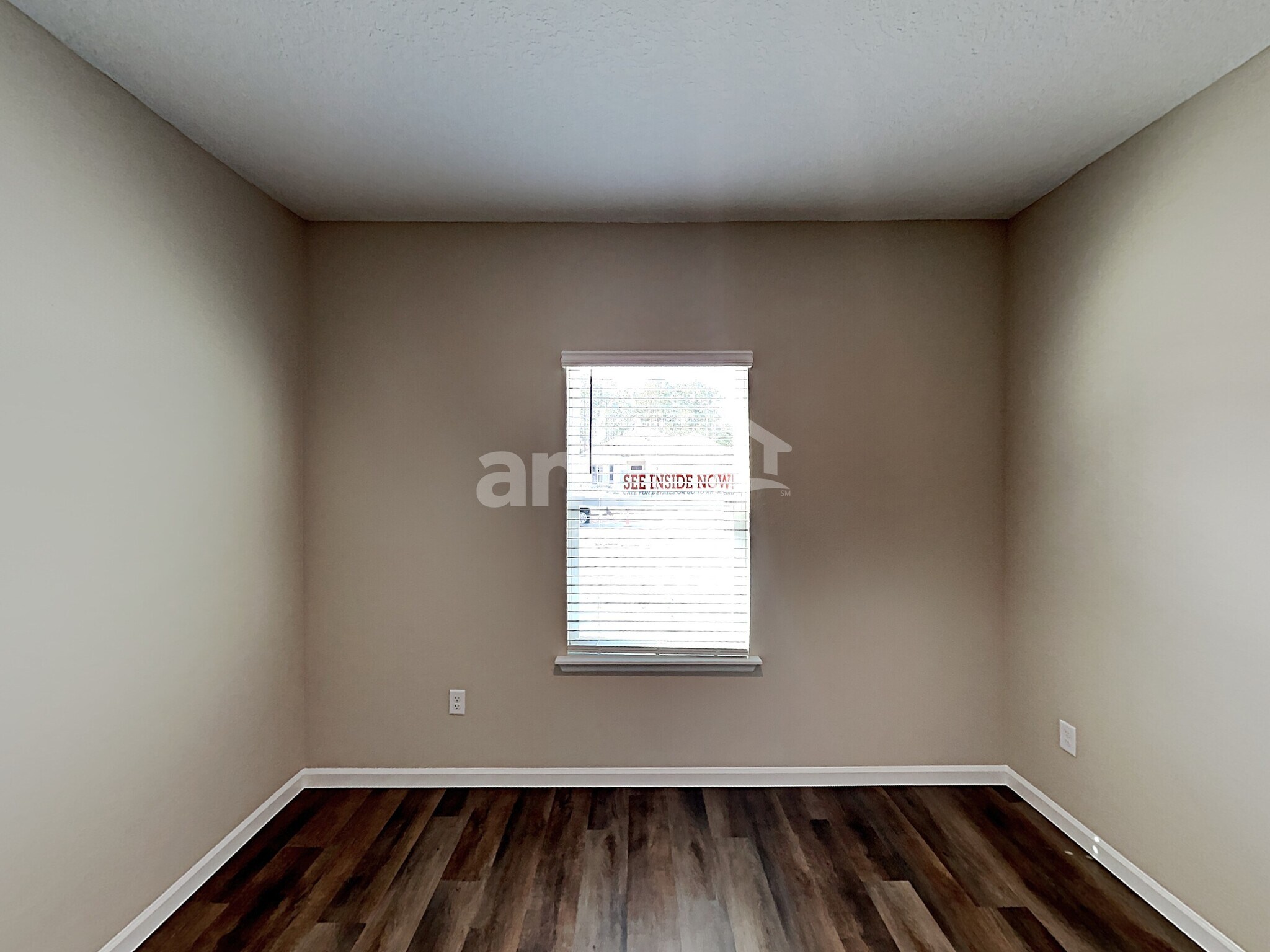 Building Photo - 245 Hemlock Pt