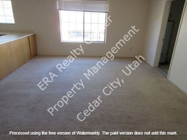 Building Photo - 330 N 900 W