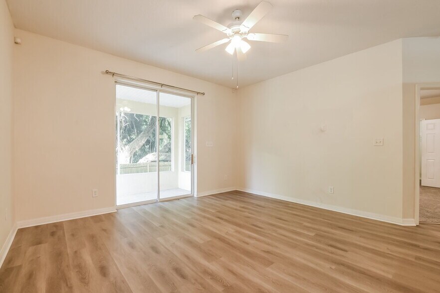 Building Photo - 1174 Dekleva Dr