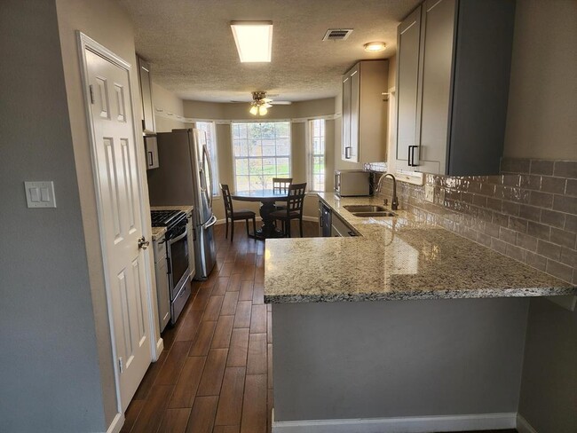 Building Photo - 8307 Holmwood Dr