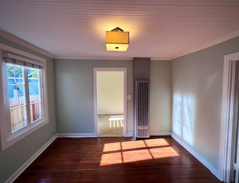 Facing Breakfast Room - 140 Hart Ave