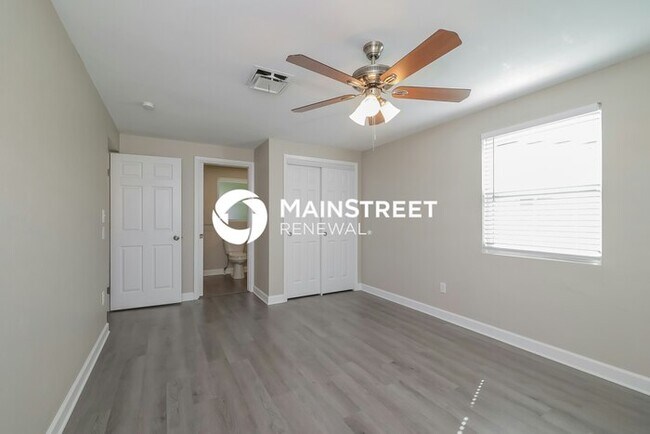 Building Photo - 3 Bedroom Pet-Friendly Home in WINTER HAVEN, FL with Main Street Renewal