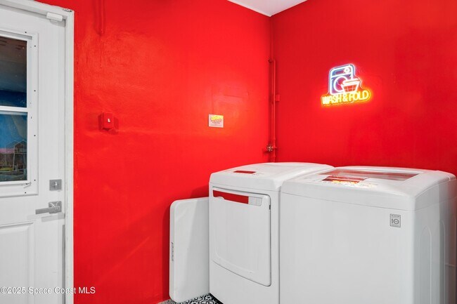 Building Photo - 363 Harbor Dr