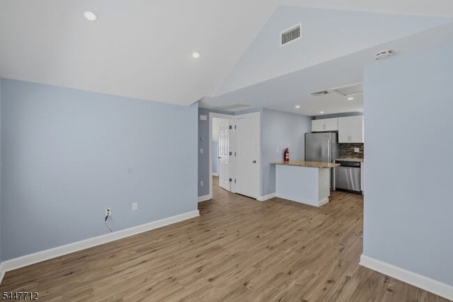 Building Photo - 161 Broughton Ave