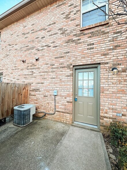 Building Photo - 108 Ballygar St