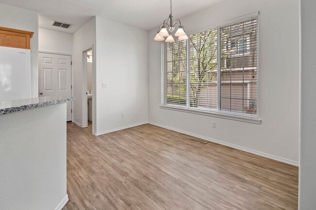 Building Photo - 1611 SW San Mateo Terrace