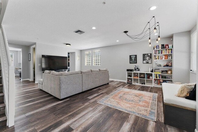 Building Photo - 500 Pacific Grove Dr