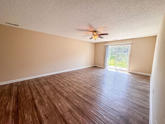 Building Photo - 1627 Gunston Dr