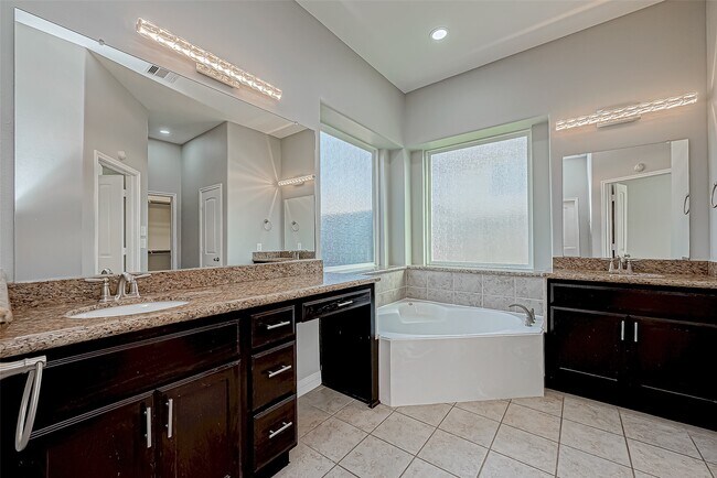 Building Photo - 30806 Academy Trace Dr