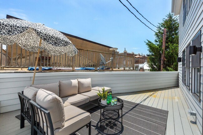 Building Photo - STUNNING 4 Level Fells Point Rowhome! WITH...