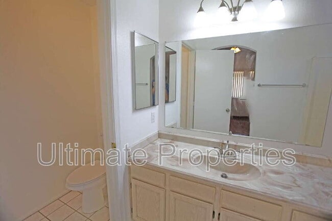 Building Photo - 3232 W Lone Cactus Dr