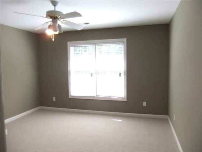 Building Photo - 5060 Gallatree Ln