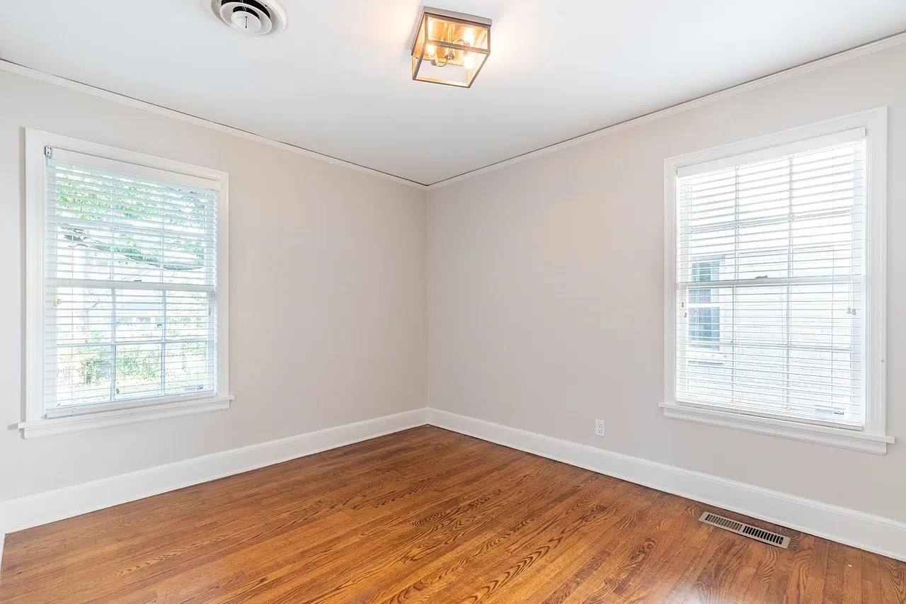 Building Photo - 380 Holmes Cir
