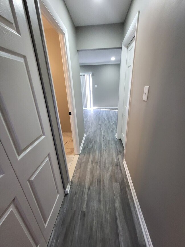 Building Photo - 3Bed 3 Bath Finished Basement!