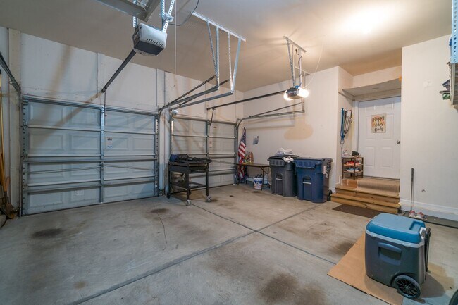 Building Photo - Luxury Golf Course Town Home with Master S...