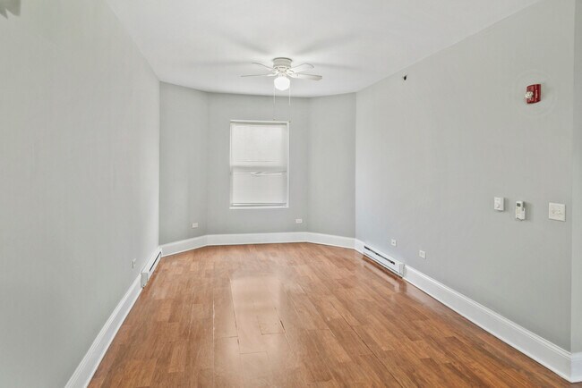 Building Photo - 115 N Hickory St
