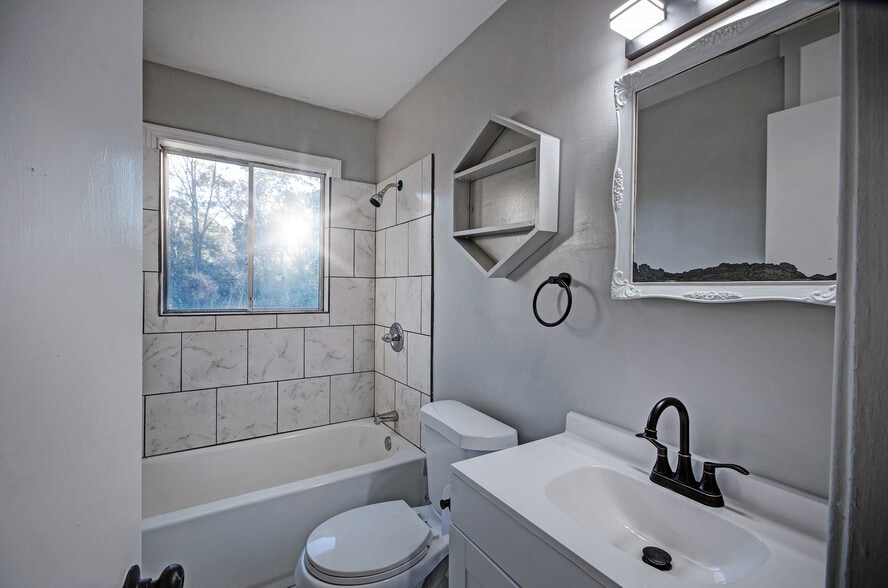 Building Photo - 351 Culley Dr