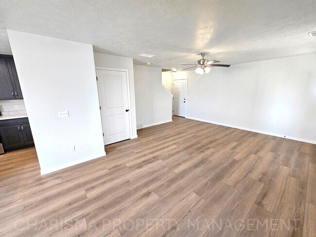 Building Photo - Tunis Drive Townhomes