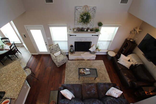 Building Photo - Lease Takeover Opportunity Available: Stun...