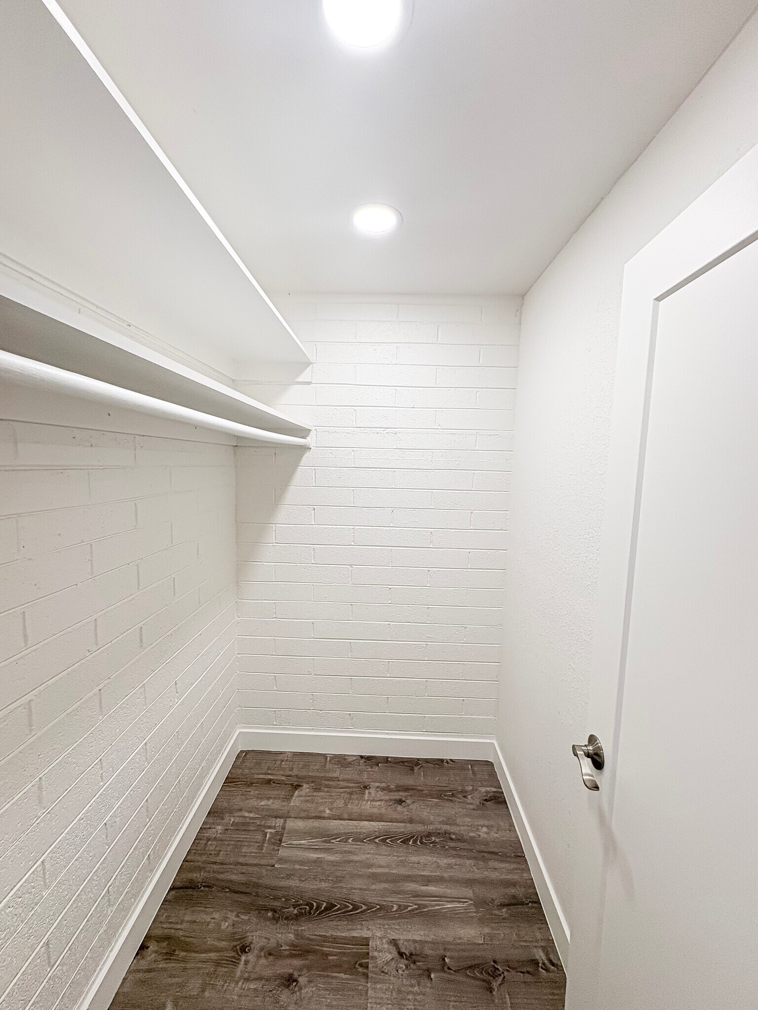 Building Photo - 2737 E Glenrosa Ave