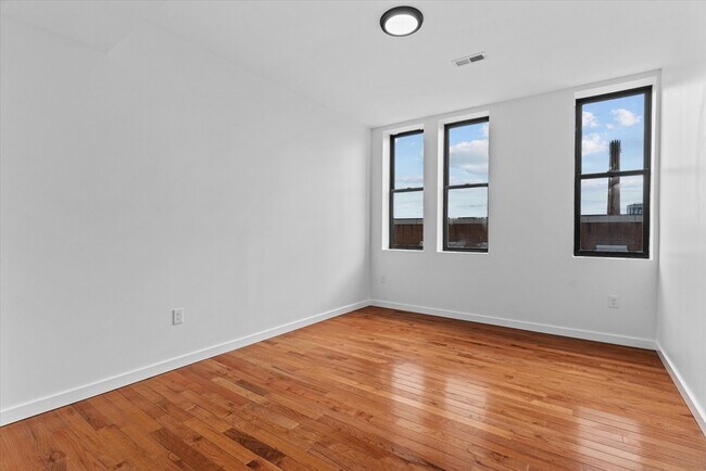 Building Photo - 280 Essex St