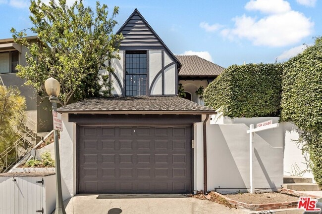Building Photo - 2247 Ronda Vista Dr