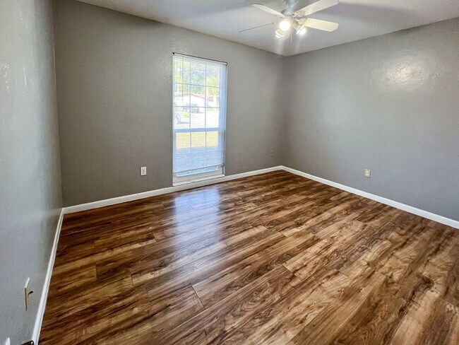 Building Photo - Pet Friendly 5BR/3BA Pool home in Northwoo...