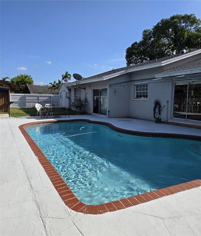 Primary Photo - 10625 SW 127th Pl